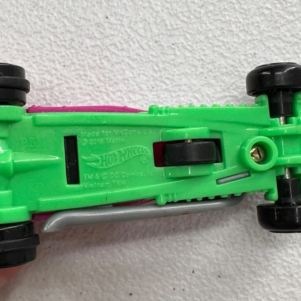 Hot Wheels 2014-2015 Collectible Die-Cast Toy Cars Set Of 4 Submarine‎ Joker Car